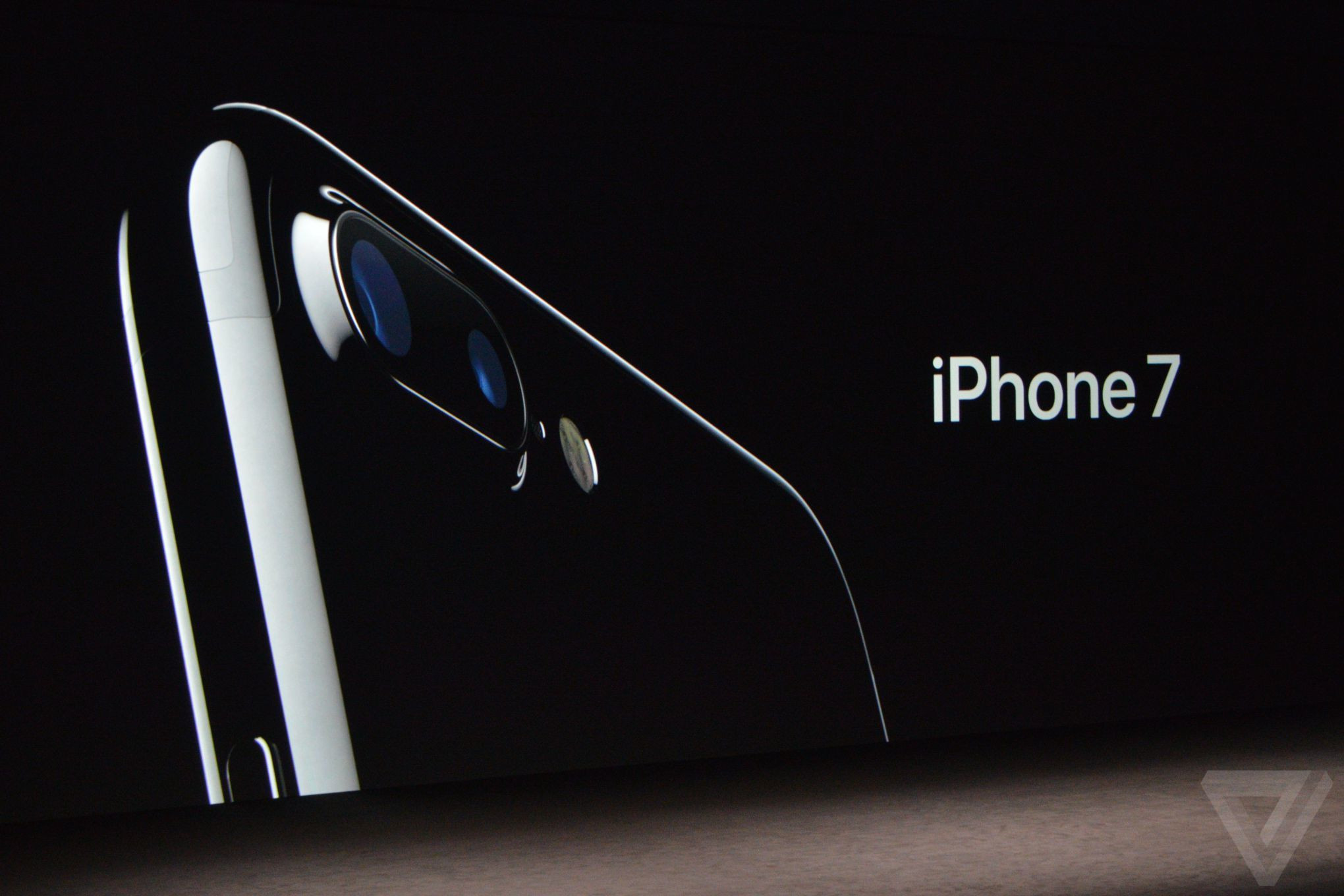  iPhone 7 Plus được ra mắt vào ngày 16/9/2016