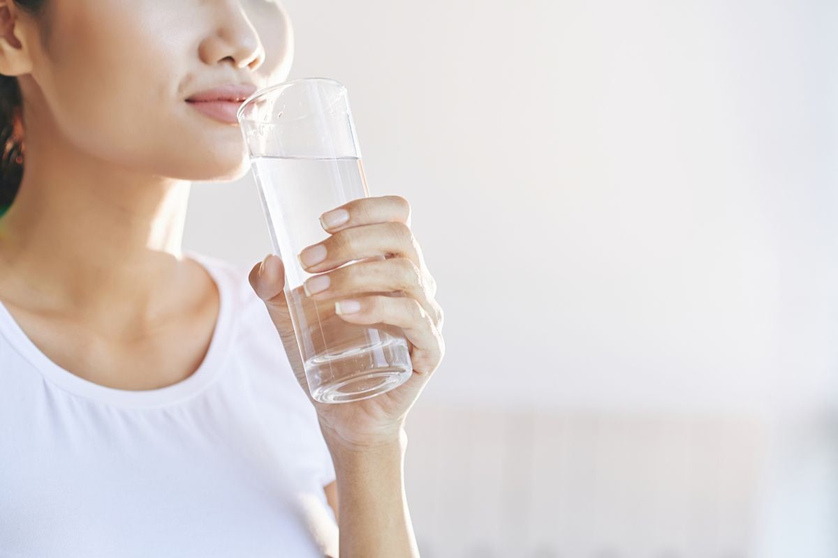 Đảm bảo cơ thể được cân bằng nhiệt độ bằng cách uống đủ nước