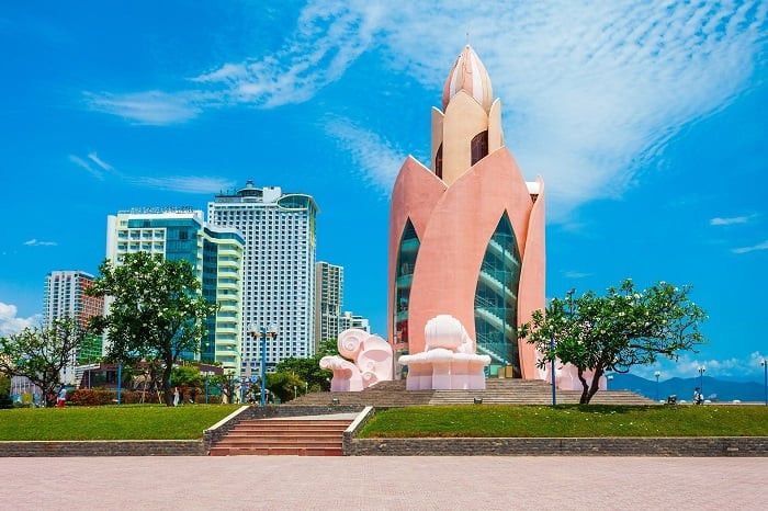 Tháp Trầm Hương là địa điểm du lịch nổi tiếng ở Nha Trang với kiến trúc độc đáo 
