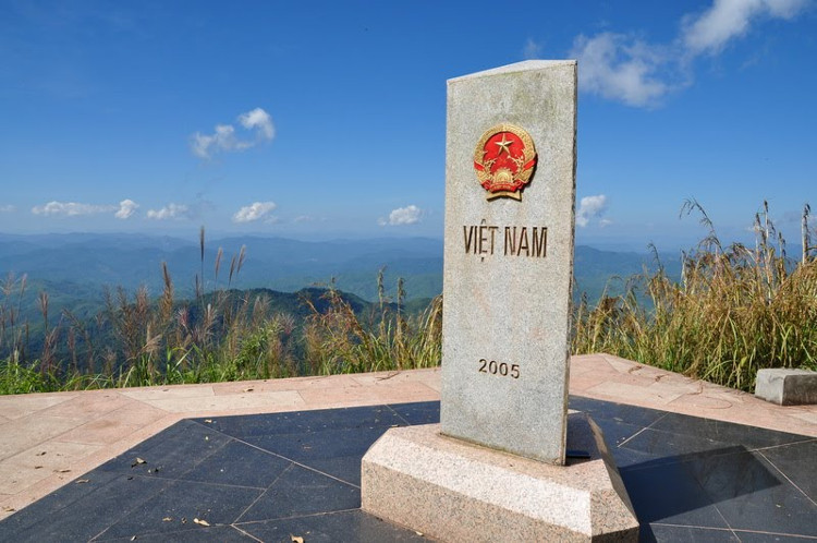 Việt Nam hiện tại có 4 điểm cực trên đất liền và 2 điểm cực trên biển
