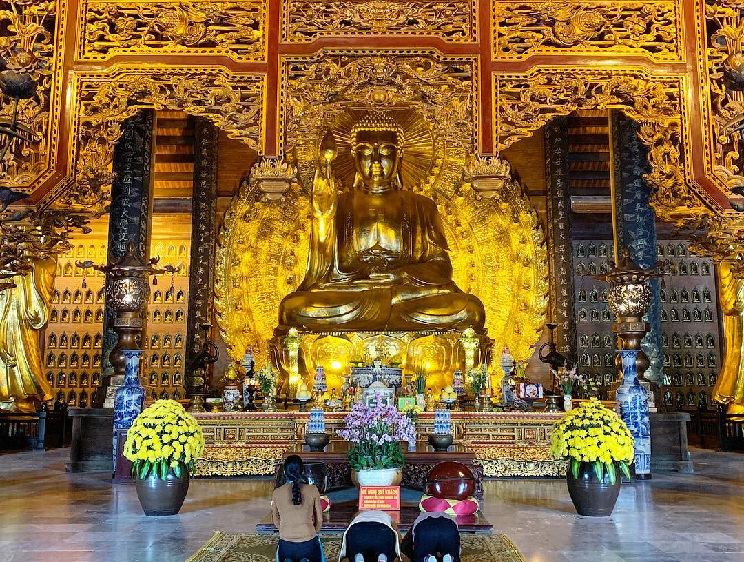 Ngoài thờ Phật, chùa Bái Đính còn thờ thiền sư Nguyễn Minh Không, thần Cao sơn, thánh Mẫu Thượng Ngàn