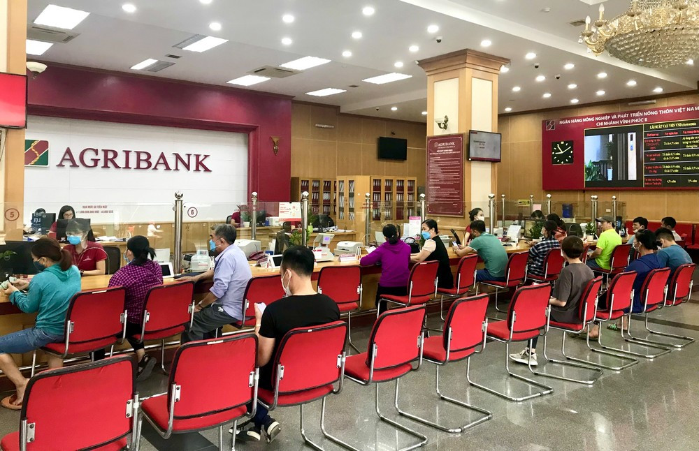 Để hủy dịch vụ Agribank E-Mobile Banking, bạn cần đến trực tiếp quầy giao dịch ngân hàng
