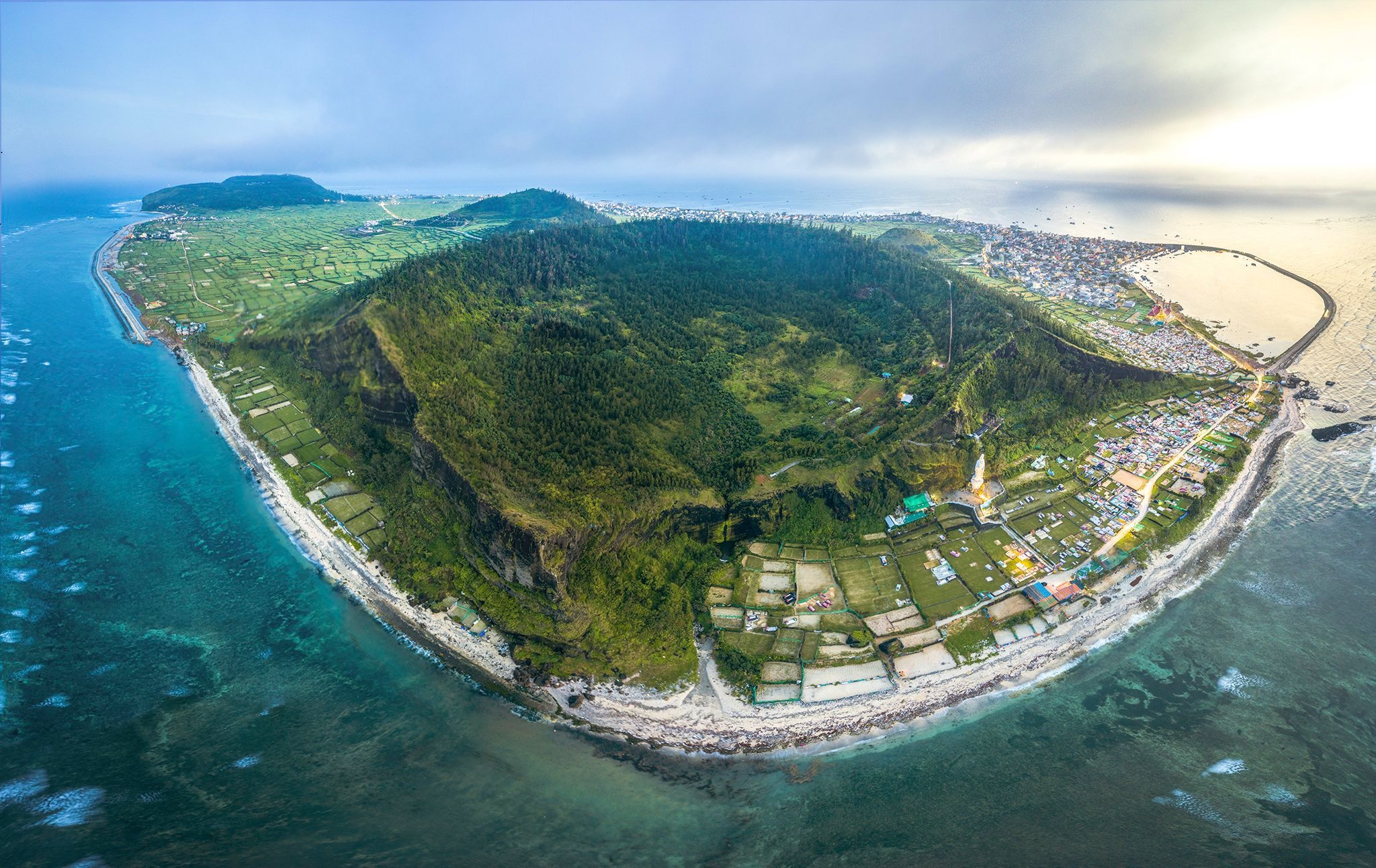 Với hơn 2.000 người mỗi km2, Lý Sơn là huyện đảo có mật độ dân số cao nhất trong 12 huyện đảo