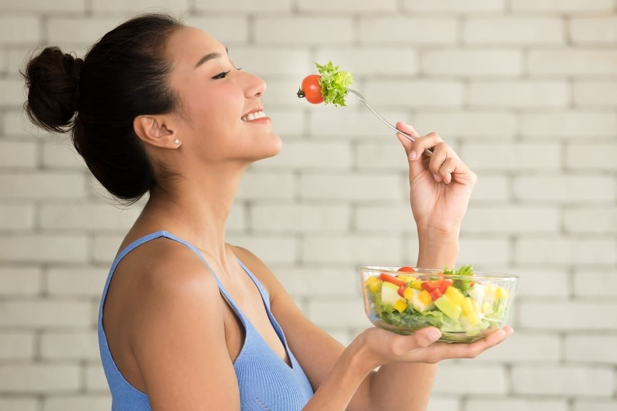 Tập luyện thể thao kết hợp chế độ ăn uống hợp lý sẽ giúp bạn đạt được cân nặng mong muốn