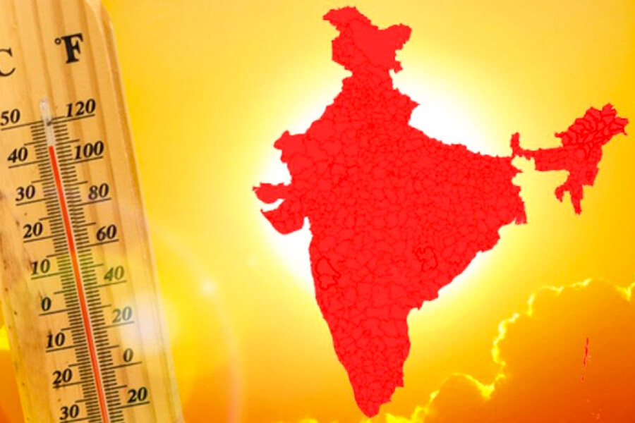 Khí hậu của đất nước Ấn Độ chịu ảnh hưởng lớn từ dãy Himalaya và hoang mạc Thar