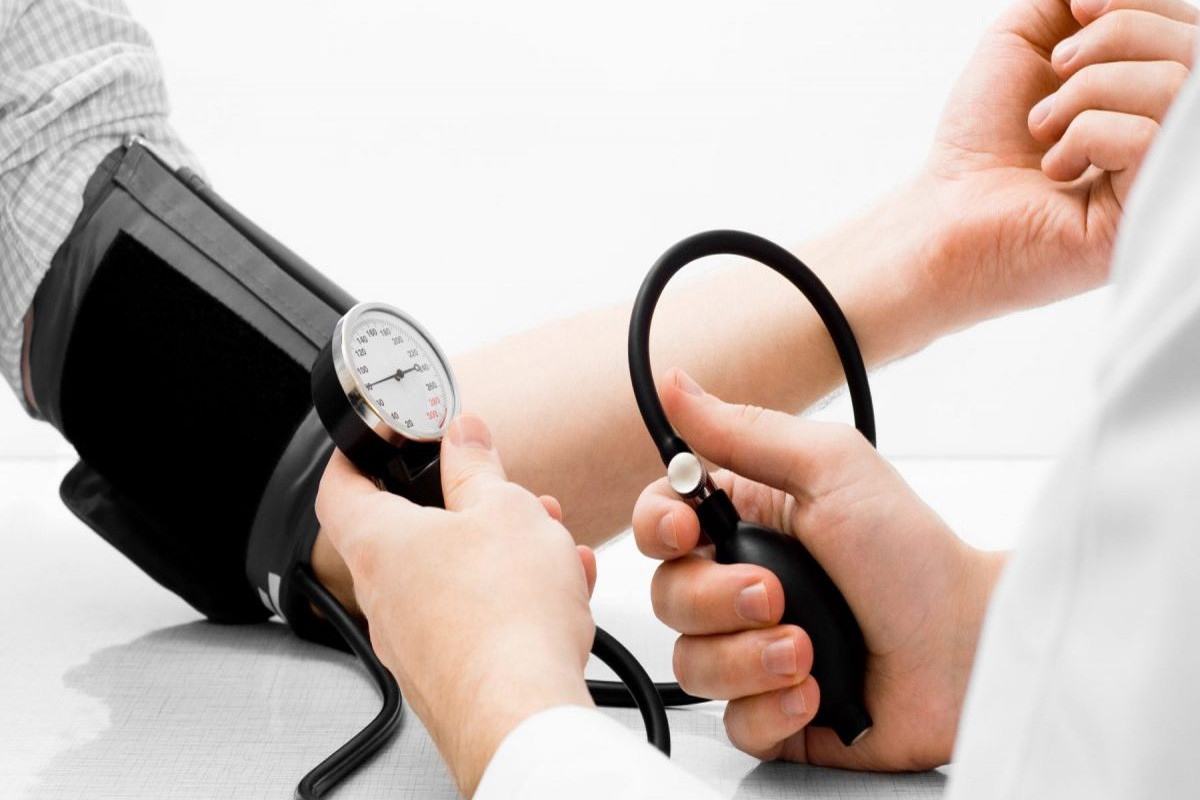 Chế biến thuốc từ củ ráy để cải thiện bệnh cao huyết áp