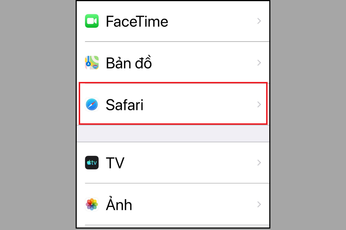 Chọn ứng dụng Safari trong Cài đặt iPhone