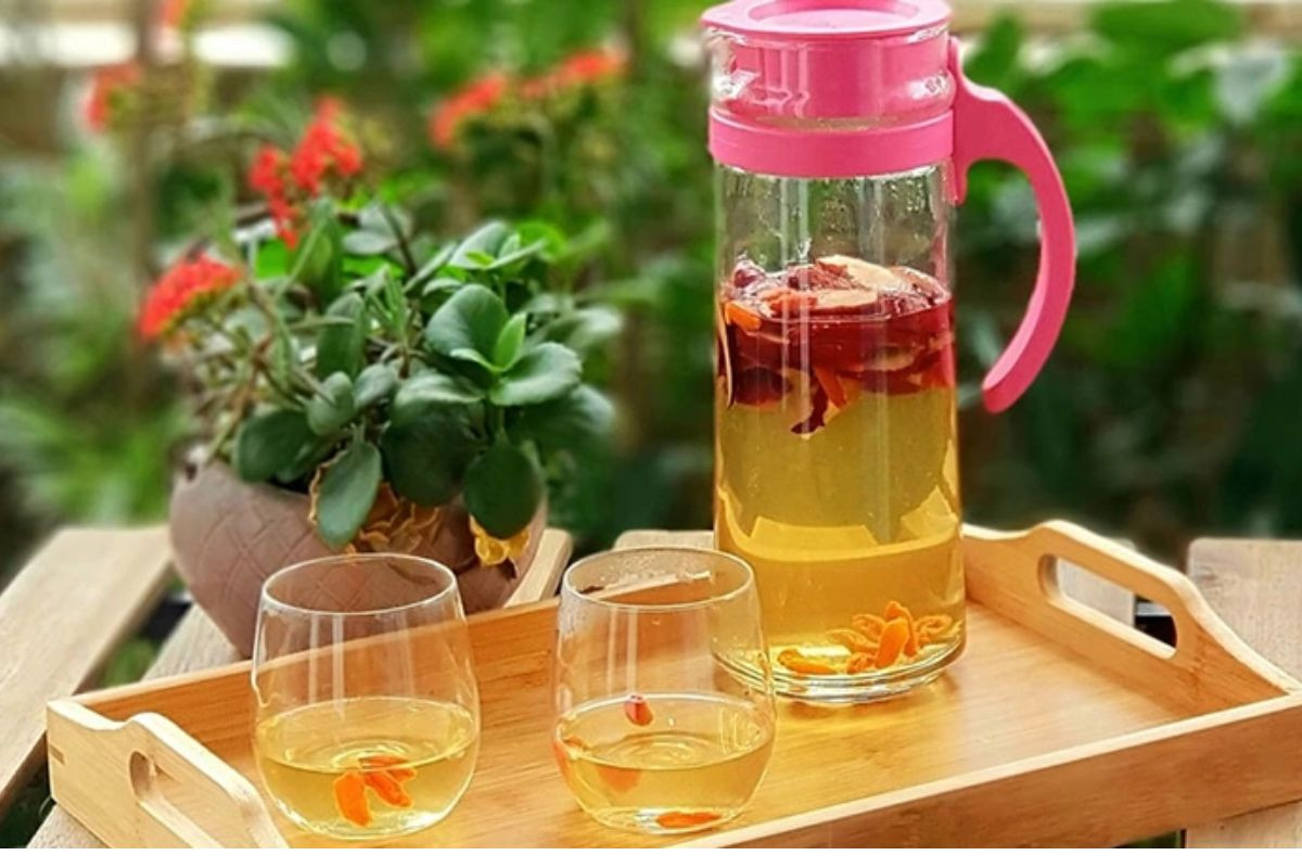 Bạn nên uống trà táo đỏ kỷ tử vào buổi sáng sau khi thức dậy hoặc trước khi đi ngủ khoảng 30 phút