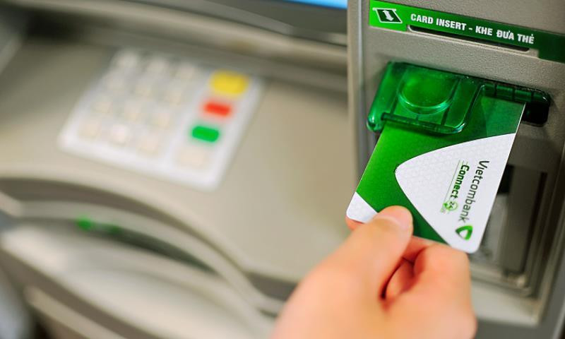 Khi giao dịch quá tải, máy ATM sẽ không nhả tiền nhưng tài khoản ngân hàng vẫn bị trừ tiền