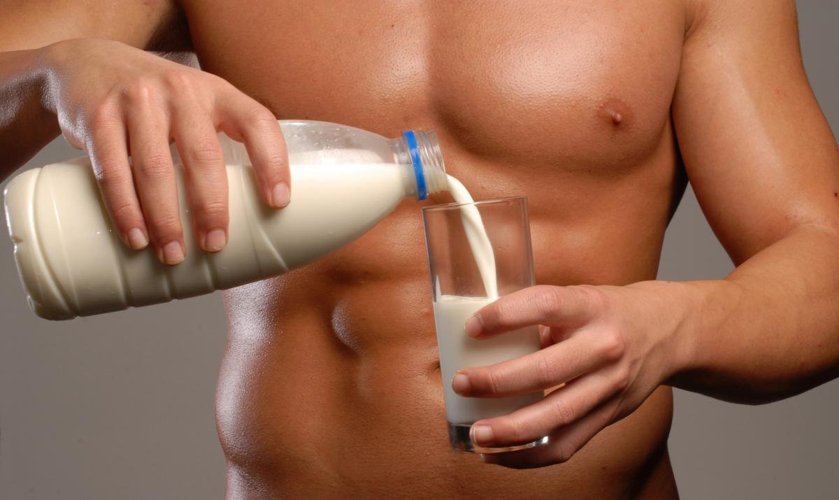 Đàn ông uống sữa đậu nành sẽ giúp giảm cholesterol xấu và ngăn ngừa các bệnh lý