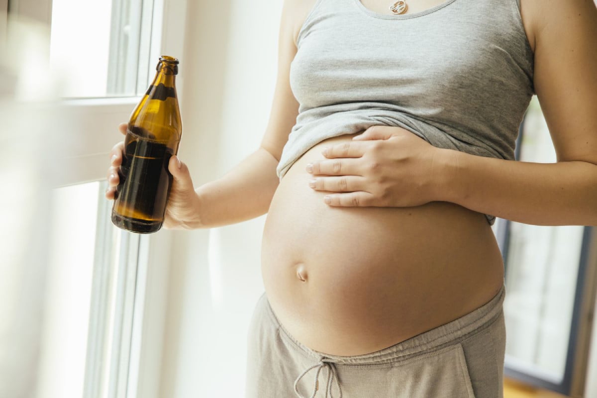 Bầu uống bia được không? Các chuyên gia khuyên phụ nữ có thai nên tránh xa bia cũng như chất kích thích