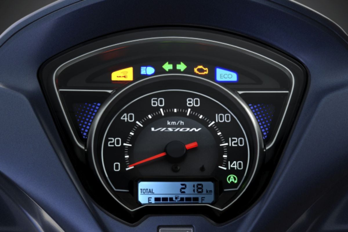 Vision 2022 được trang màn hình LCD cung cấp cho người lái thông tin về nguyên liệu
