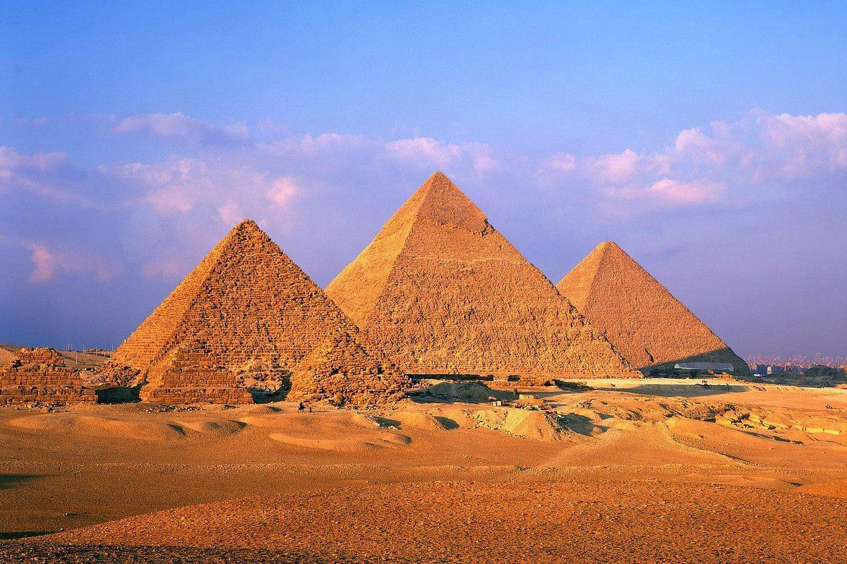 Loại hình kiến trúc tiêu biểu nhất của người Ai Cập cổ đại là Kim Tự Tháp