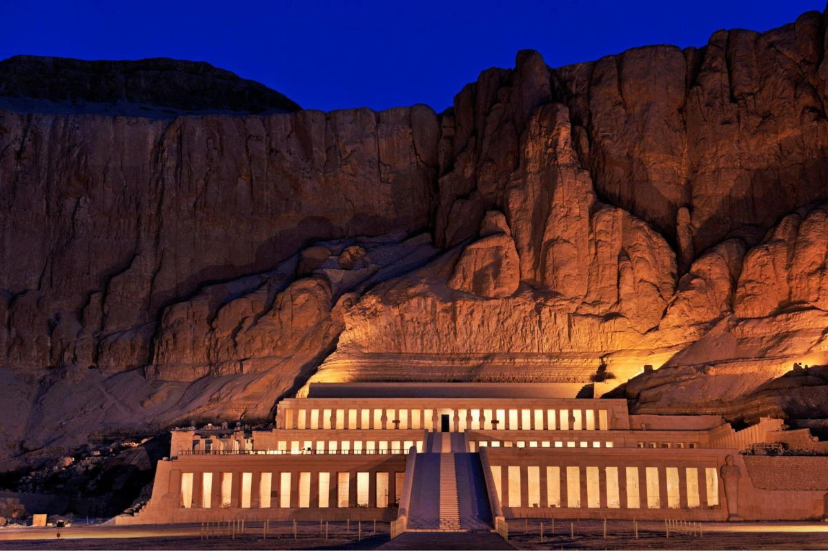 Đền Hatshepsut được xây dựng vào khoảng năm 1400 trước Công nguyên