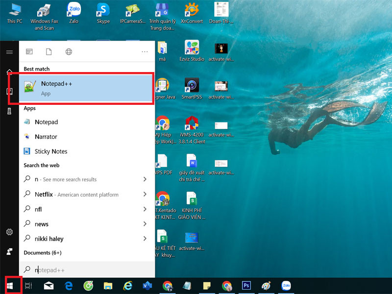 Vào Start, sau đó nhấn chọn Notepad