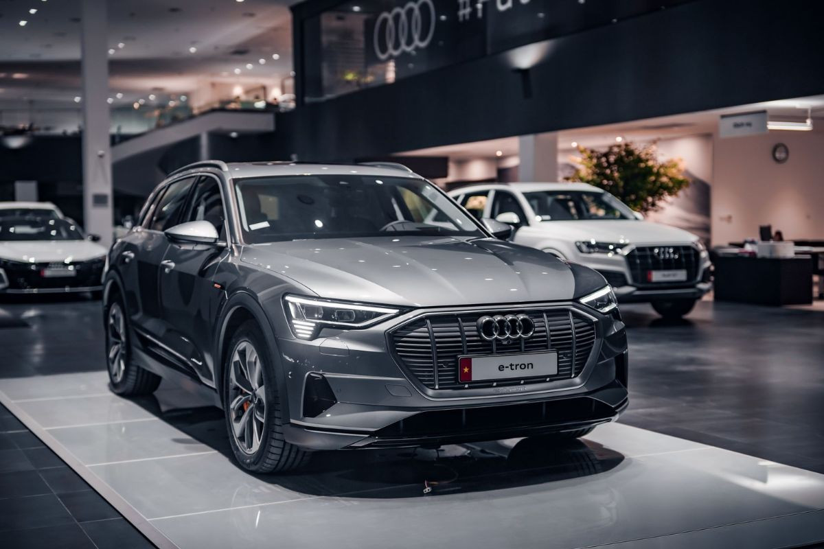 Audi E-tron mẫu SUV điện phù hợp với những khách hàng ưa chuộng phong cách và công nghệ.