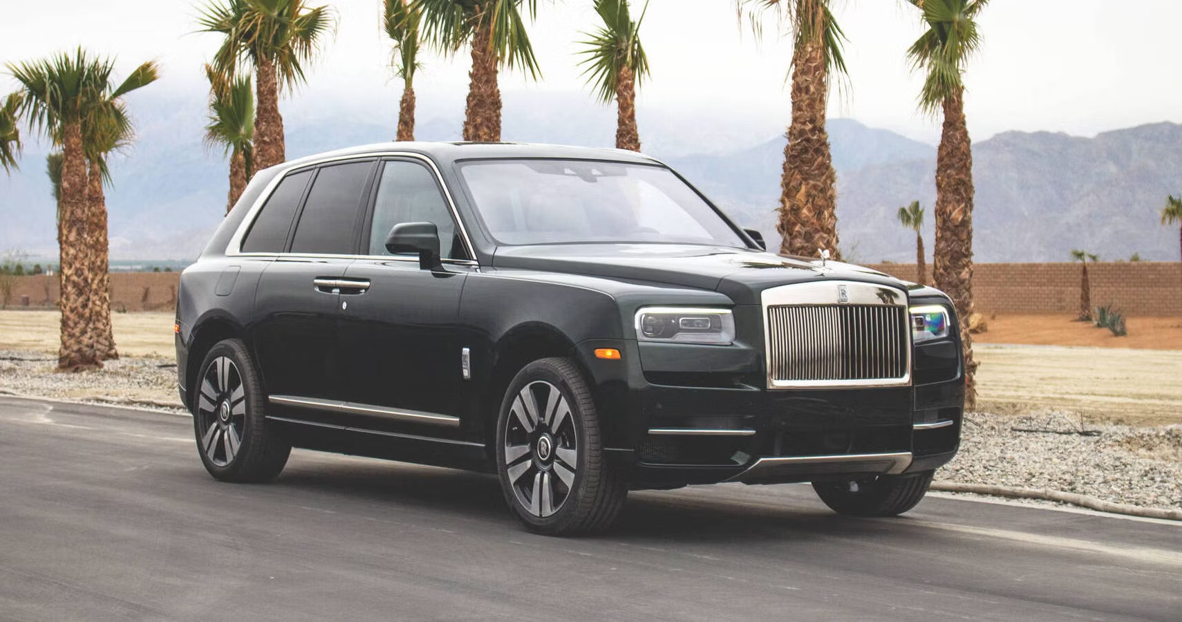 Rolls - Royce là hãng xe nổi bật với động cơ mạnh mẽ 