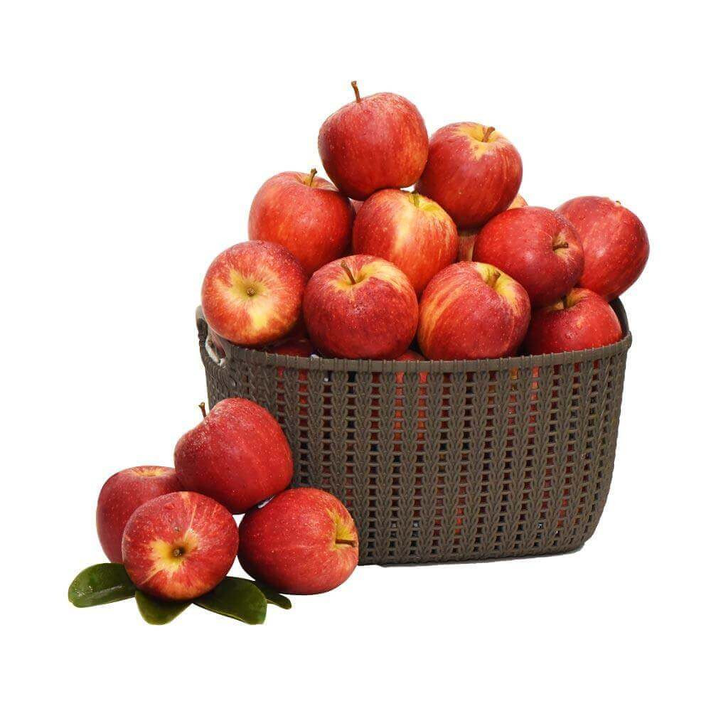 Trong một quả táo đỏ có chứa khoảng 80 - 100 calo, lượng calo này rất thấp nên phù hợp với những người ăn kiêng