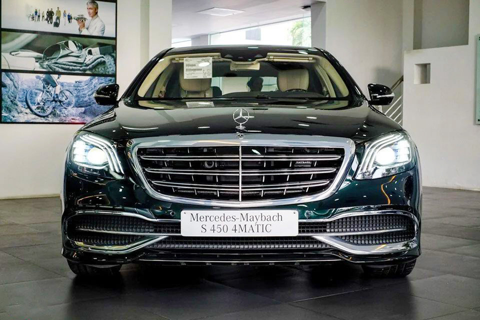 Phần đầu xe Mercedes-Maybach S450 4Matic đã được nâng cấp với lưới tản nhiệt gồm 27 thanh chrome