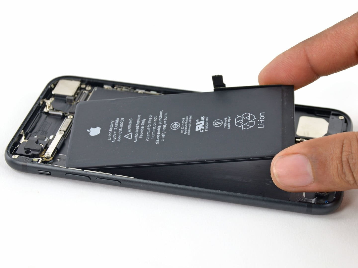 Pin iPhone sử dụng là loại pin công nghệ tiên tiến Lithium-ion