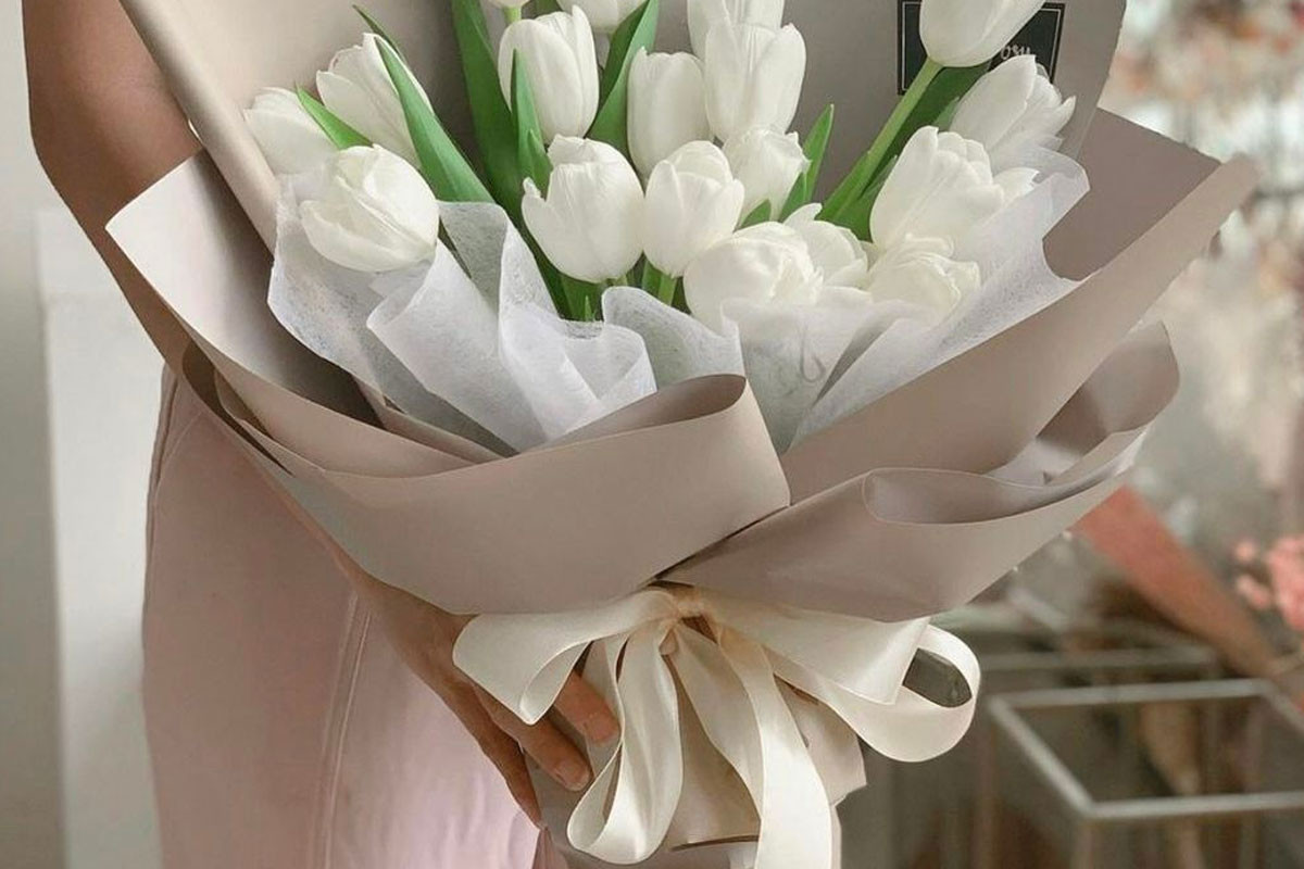 Hoa màu trắng thường được sử dụng ở các đám cưới hay sự kiện quan trọng