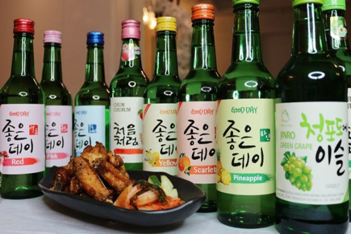 Soju hoa quả kết hợp với hương thơm dễ chịu của các loại hoa quả nên rất dễ uống