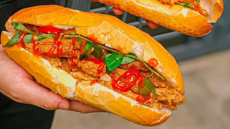 1 ổ bánh mì chả cá có chứa khoảng 350 - 500 calo