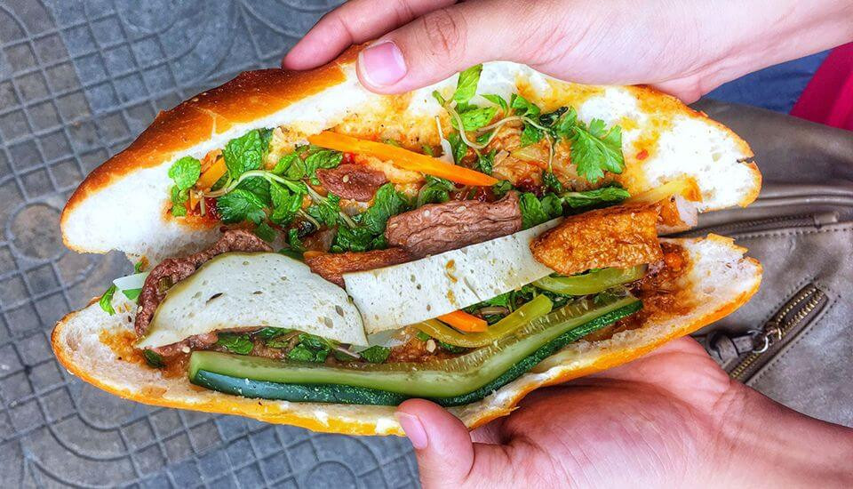 1 ổ bánh mì chay bao nhiêu calo tuỳ vào thành phần có trong bánh mì và kích thước của nó