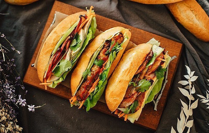 Bánh mì cung cấp nhiều chất dinh dưỡng tốt cho sức khỏe nhưng ăn quá nhiều sẽ gây ra tác hại xấu 