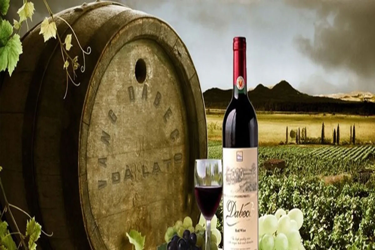 Rượu vang được ủ từ phương pháp thủ công nên có hương vị khá lạ miệng