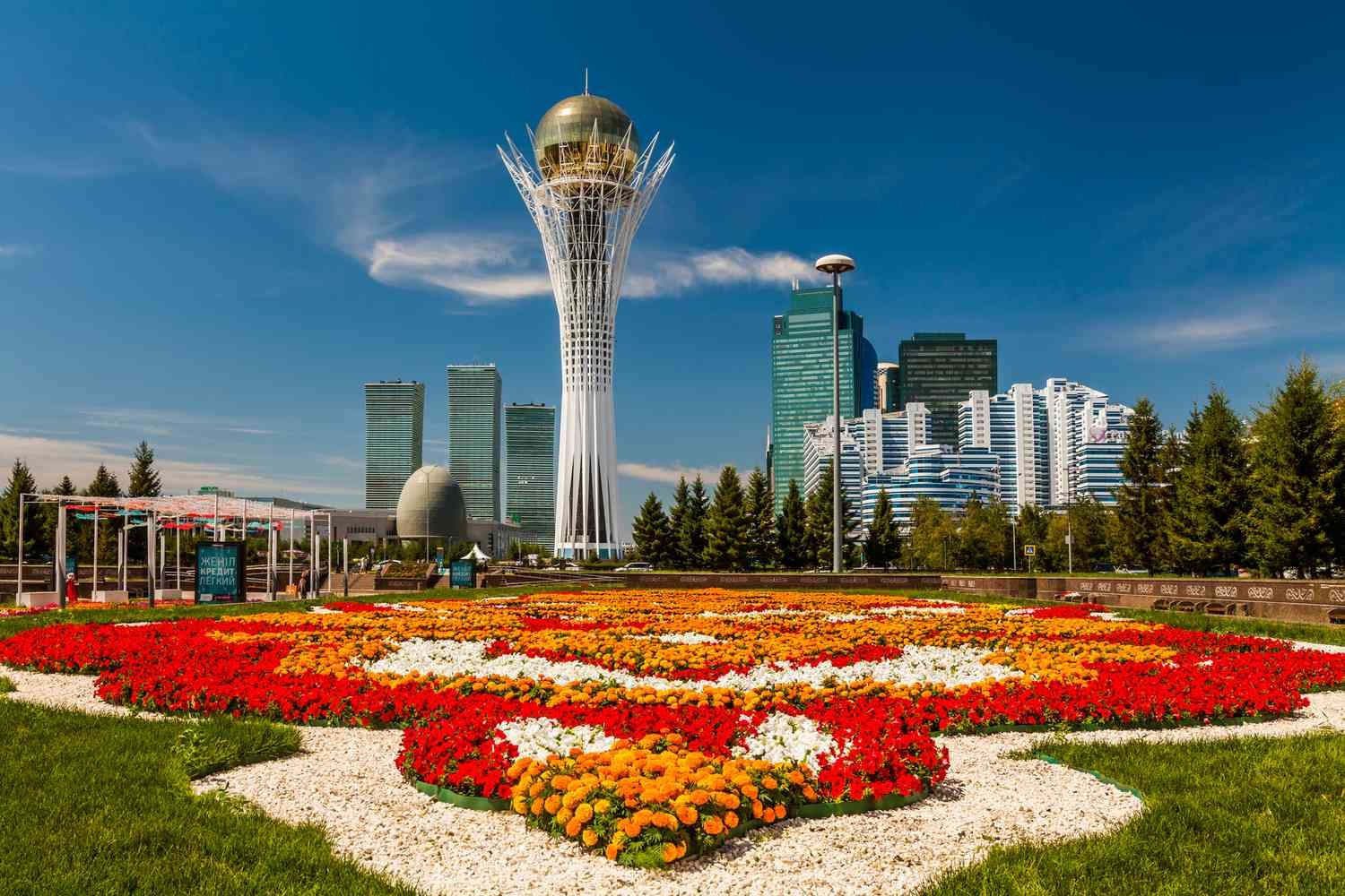 Kazakhstan chính là đất nước đứng 9 thế giới với diện tích khoảng 2,724,900 km2