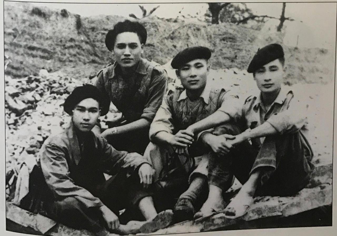 Kết bài Việt Bắc khổ thơ thứ tư khắc họa tình cảm luyến lưu của đồng bào với người chiến sĩ cách mạng