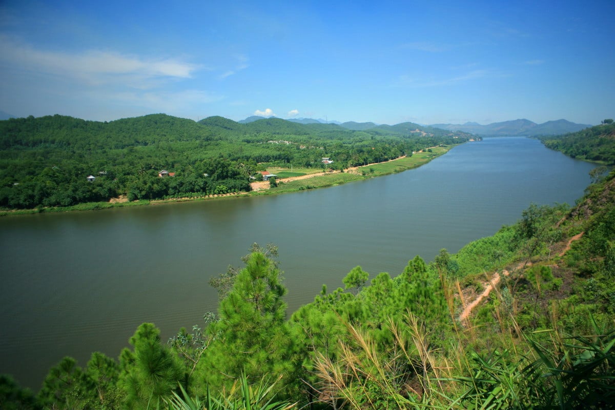 Mở bài cho đề so sánh hai hình tượng sông nước nên viết ngắn gọn để không bị lan man hay lạc đề