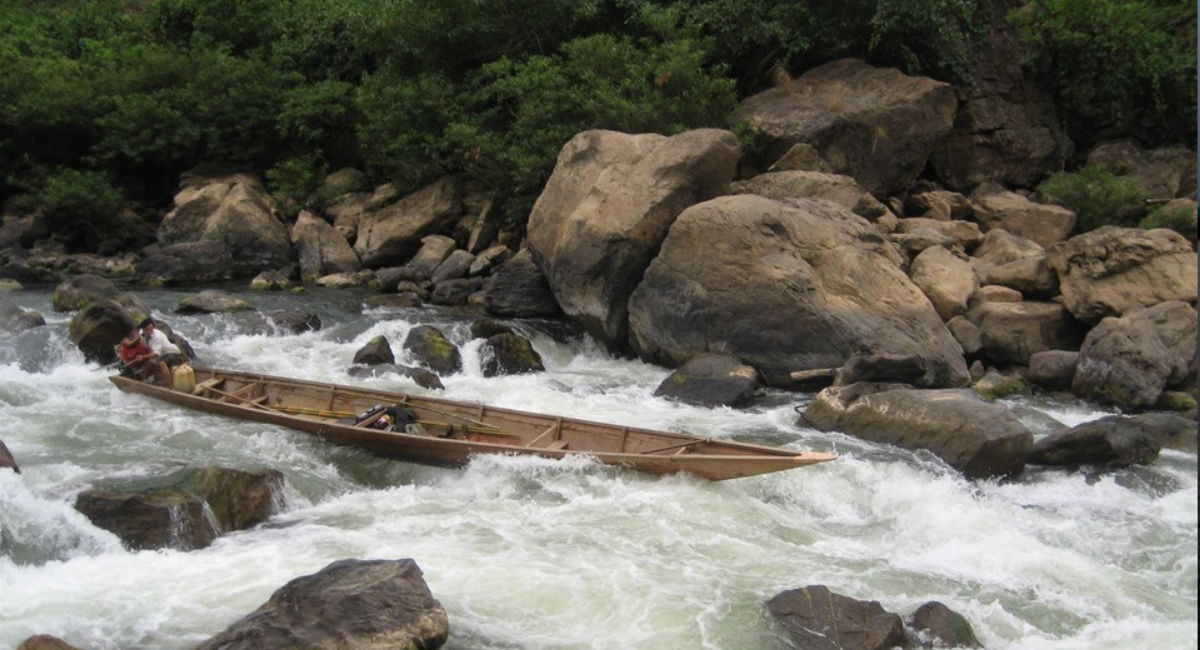 Kết bài Người lái đò sông Đà cần tóm gọn đặc điểm của con sông Đà một lần nữa