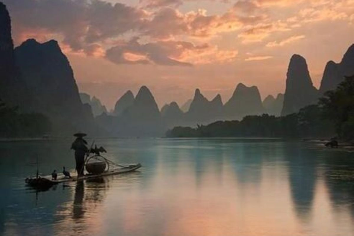 Sơ đồ tư duy Người lái đò sông Đà bao gồm các vẻ đẹp sông Đà và hình tượng người lái đò là nội dung trọng tâm
