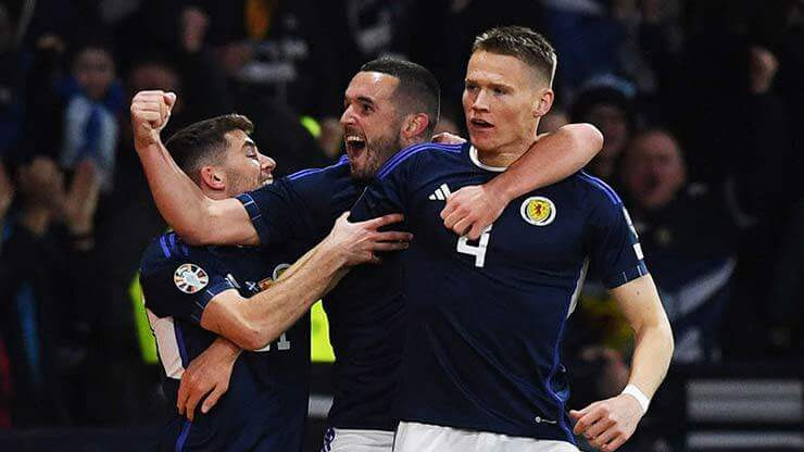 Đội hình ra sân Scotland có sự cân bằng giữa tấn công và phòng ngự