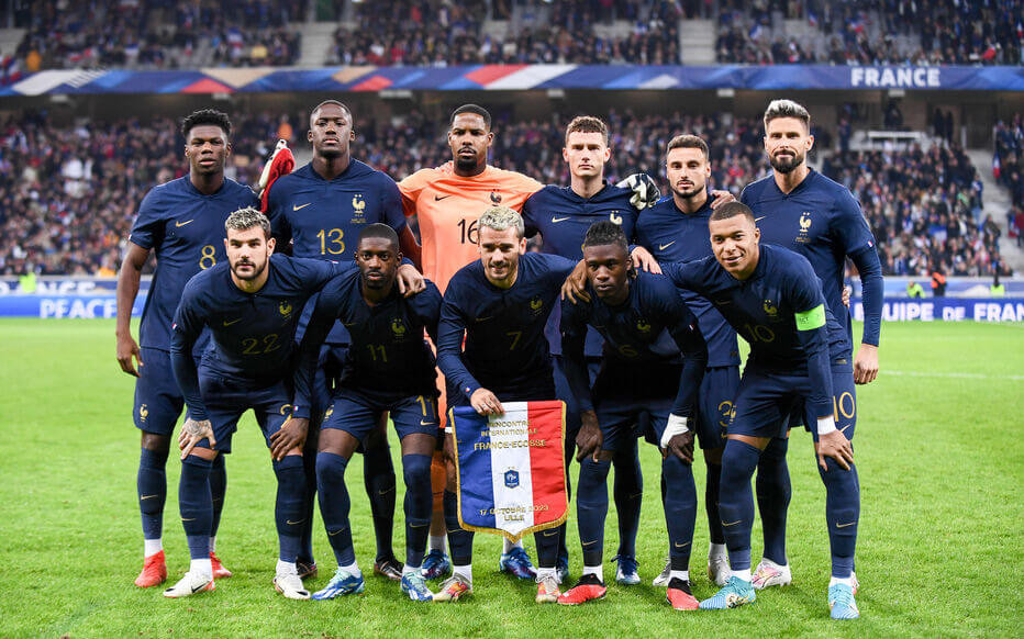 Đội hình ra sân Pháp có sự điều chỉnh do Mbappe gặp chấn thương sau trận đối đầu với tuyển Áo tại vòng bảng EURO 2024