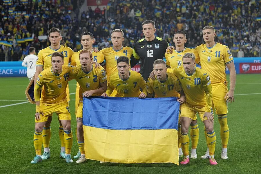 Đội hình ra sân Ukraine có sự kết hợp giữa sức trẻ và kinh nghiệm