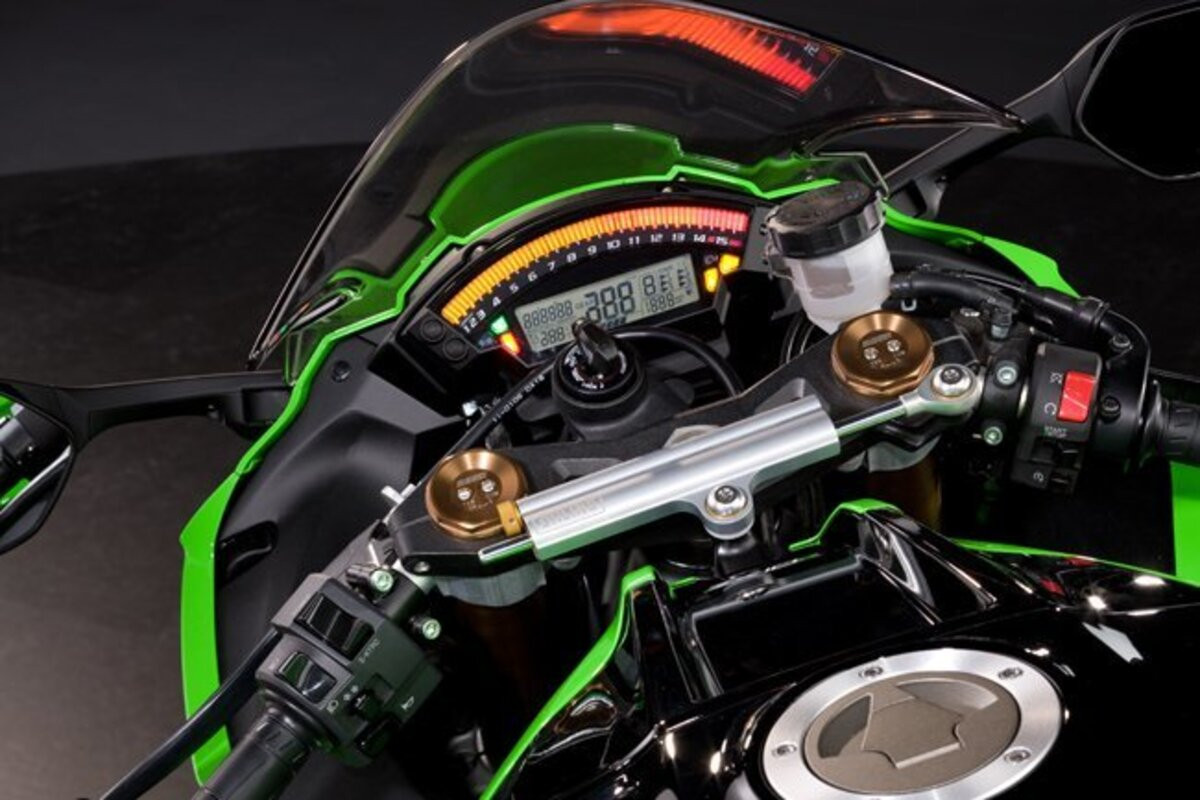 Hệ thống tiện ích Kawasaki ZX10R được nâng cấp, giúp tăng trải nghiệm người dùng