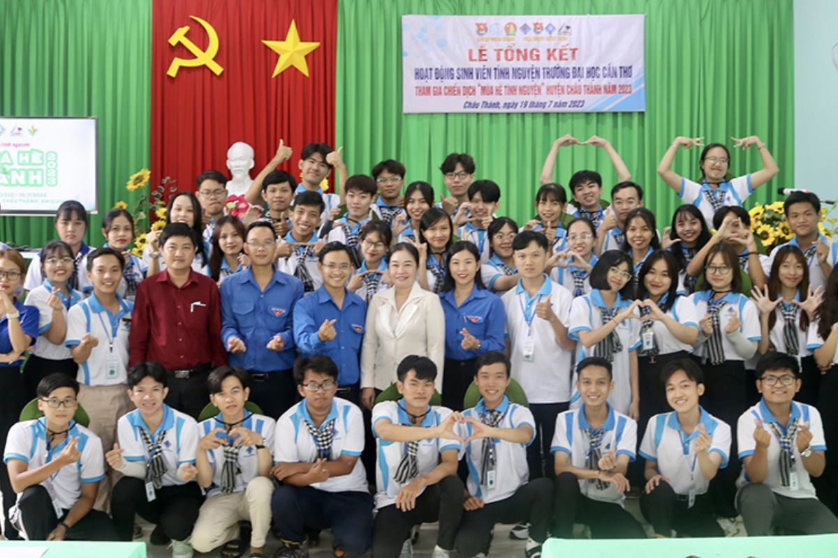 Sinh viên Đại học Cần Thơ tham gia các hoạt động tình nguyện hàng năm
